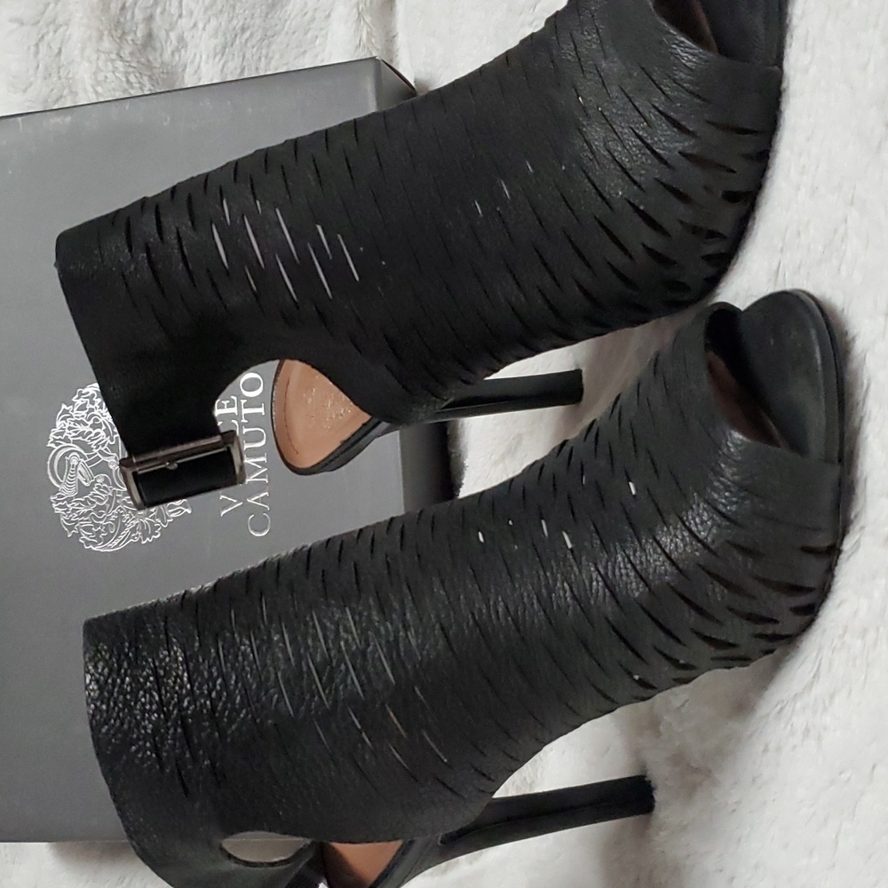 Vince Camuto sz 7 black heels